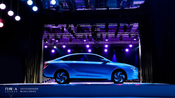 டெஸ்லாவுக்கு போட்டியாக களமிறங்கும் சீன மின்சார கார்கள்!