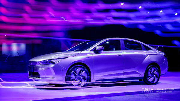 டெஸ்லாவுக்கு போட்டியாக களமிறங்கும் சீன மின்சார கார்கள்!