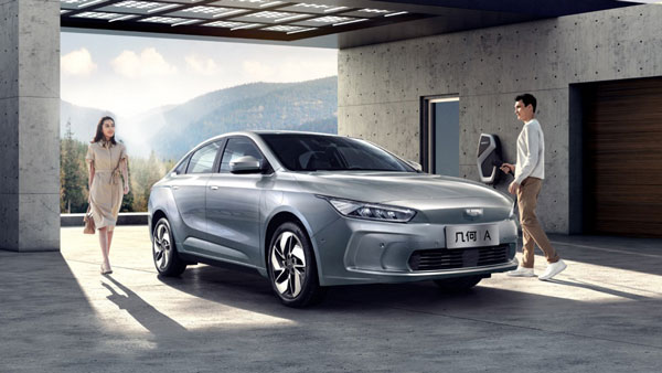 டெஸ்லாவுக்கு போட்டியாக களமிறங்கும் சீன மின்சார கார்கள்!