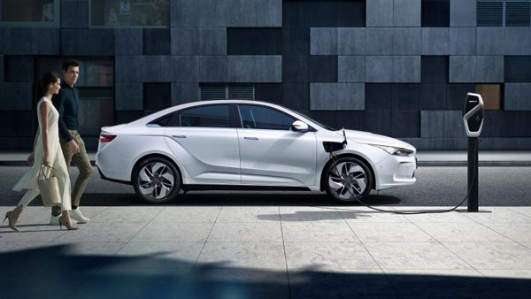 டெஸ்லாவுக்கு போட்டியாக களமிறங்கும் சீன மின்சார கார்கள்!