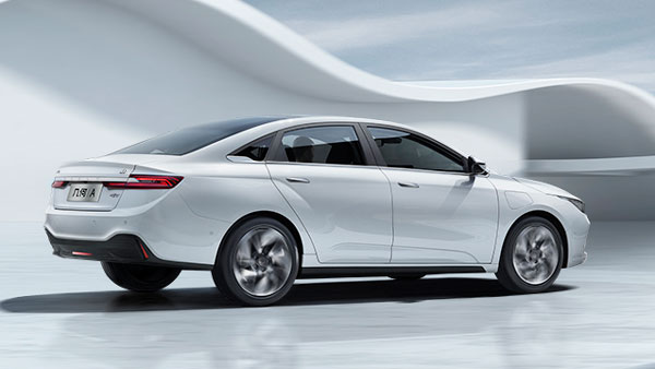 டெஸ்லாவுக்கு போட்டியாக களமிறங்கும் சீன மின்சார கார்கள்!