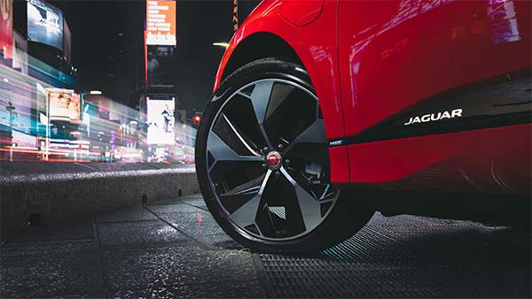 15 நிமிடம் சார்ஜ் செய்தால் 100 கிமீ பயணிக்கலாம்: இந்தியர்களுக்கு அர்பணிக்கப்படும் ஜாகுவாரின் முதல் மின் வாகனம்!