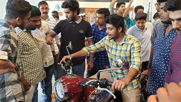 ஜாவா பைக்கை தலை மேல் வைத்து கொண்டாடியவர்களுக்கு கிடைத்த பரிசு இதுதான்... அதிர்ச்சி தகவல்...