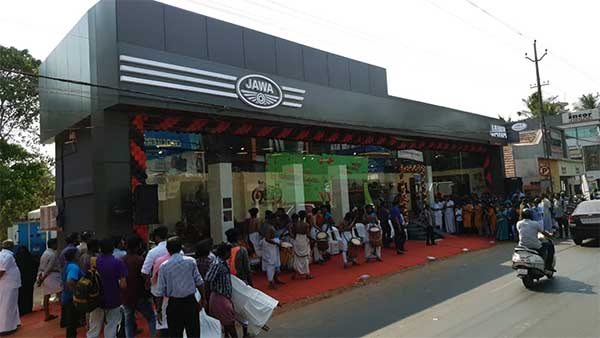 ஜாவா பைக்கை தலை மேல் வைத்து கொண்டாடியவர்களுக்கு கிடைத்த பரிசு இதுதான்... அதிர்ச்சி தகவல்...