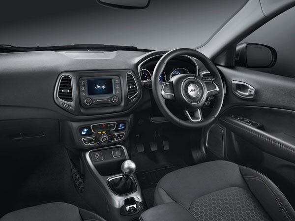 கூடுதல் வசதிகளுடன் ஜீப் காம்பஸ் எஸ்யூவியின் புதிய பேஸ் வேரியண்ட் அறிமுகம்!