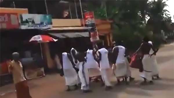 கோவில் ஊர்வலத்தில் புகுந்த ஆம்புலன்ஸ் - ஊர்மக்கள் செய்த காரியம் என்ன தெரியுமா - வைரல் வீடியோ!