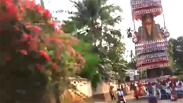 கோவில் ஊர்வலத்தில் புகுந்த ஆம்புலன்ஸ் - ஊர்மக்கள் செய்த காரியம் என்ன தெரியுமா - வைரல் வீடியோ!