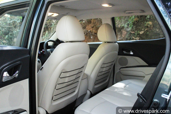 ஈக்கோஸ்போர்ட், டபிள்யூஆர்-வியை வீழ்த்தி கெத்து காட்டும் எக்ஸ்யூவி300... வெனியூ வந்தபிறகு???