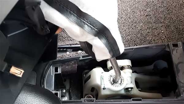 வெறும் ரூ. 80 செலவில் காரின் பின்பக்கத்தில் ஏசி அமைப்பது எப்படி...? -வீடியோ!