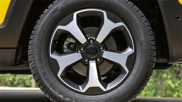 காம்பஸ் எஸ்யூவியை தொடர்ந்து ரெனிகேட்... ஜீப் நிறுவனத்தின் அடுத்த அஸ்திரம்!