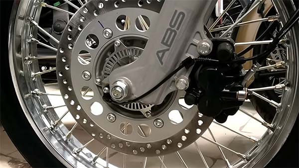 புல்லட் ரசிகர்களை ஏப்ரல் முட்டாளாக்கிய நெட்டிசன்: ராயல் என்பீல்டு குறித்து பரவிய பொய்யான வீடியோ...!