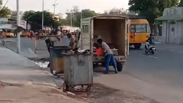 சாலையேரத்தில் நின்ற ஸ்கூட்டரை அடித்து நொறுக்கிய போலீஸ்: வைரல் வீடியோவால் இருவர் சஸ்பெண்ட்!