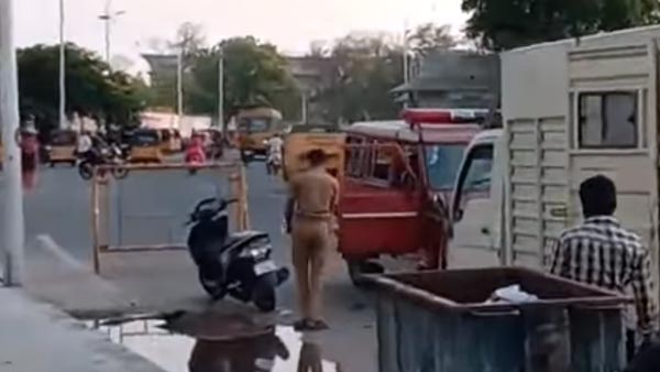சாலையேரத்தில் நின்ற ஸ்கூட்டரை அடித்து நொறுக்கிய போலீஸ்: வைரல் வீடியோவால் இருவர் சஸ்பெண்ட்!