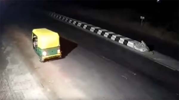 சிலைக்காக ரூ.3,000 கோடி செலவு செய்த மோடி- ரூ.100 மதிப்புள்ள பொருளை பொருத்தியிருந்தால் இந்த விபத்து நிகழ்ந்திருக்காது: அதிர்ச்சி வீடியோ...!