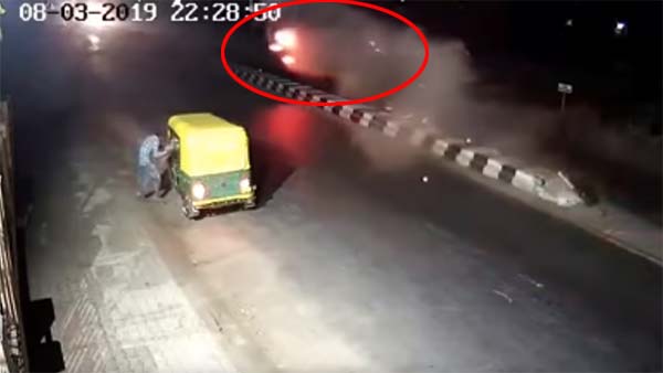 சிலைக்காக ரூ.3,000 கோடி செலவு செய்த மோடி- ரூ.100 மதிப்புள்ள பொருளை பொருத்தியிருந்தால் இந்த விபத்து நிகழ்ந்திருக்காது: அதிர்ச்சி வீடியோ...!