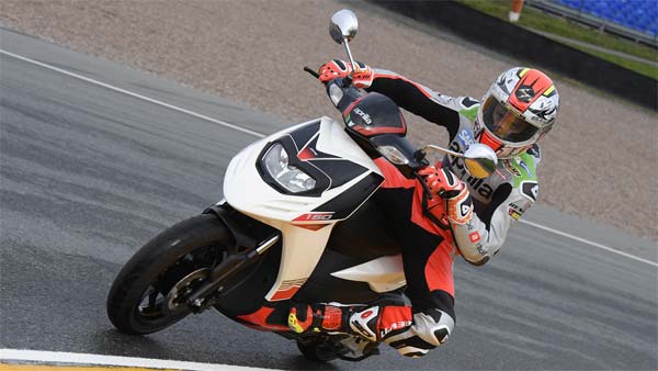 கூடுதல் பாதுகாப்புடன் மேம்படுத்தப்பட்ட ஏப்ரிலியா, வெஸ்பா ஸ்கூட்டர்கள்!