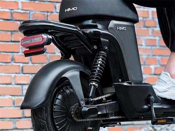 நவீன தொழில்நுட்பங்களுடன் ஆன்லைனில் விற்பனைக்கு வந்த சியோமியின் இ-மொபட்: இதன் விலை எவ்வளவு தெரியுமா?