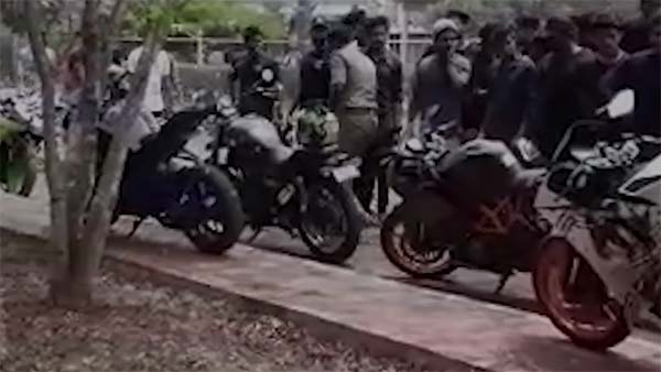 ஓடிச் சென்று இளைஞர்களை கைது செய்யும் போலீஸார்: எதற்கு தெரியுமா...? வீடியோ!