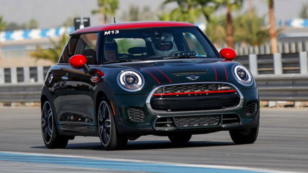 பிரமாண்டமான சொகுசு வசதிகளுடன் களமிறங்கிய மினி ஜேசிடபிள்யூ கார்!