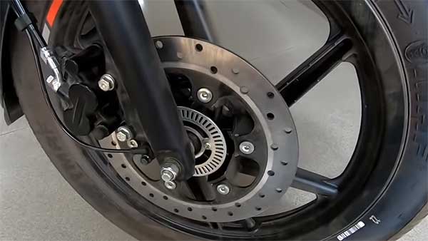 வைரலாகும் புதிய பல்சர் 150 கிளாசிக் பைக்கின் வீடியோ: இதுல என்ன ஸ்பெஷல் இருக்கு தெரியுமா...?