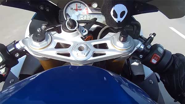 18 லட்ச ரூபாய் பிஎம்டபிள்யூ பைக்கில் மணிக்கு 271 கிமீ வேகத்தில் பயணித்த ரைடர்... அதிர்ச்சி வீடியோ...