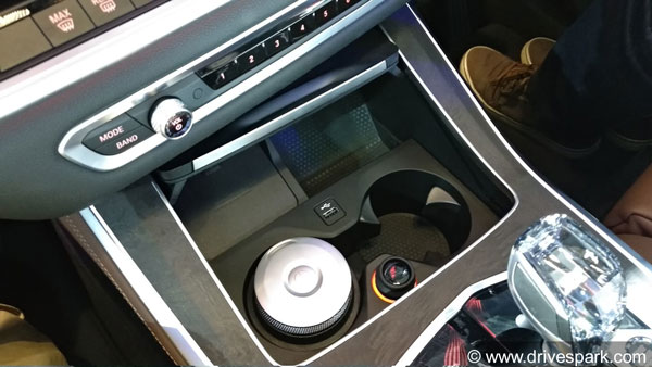 ஒரு கோடிக்கும் குறைவான விலையில் களமிறங்கியுள்ள பிஎம்டபிள்யூ புதிய மாடல்: ஸ்பெஷல் புகைப்படம்!