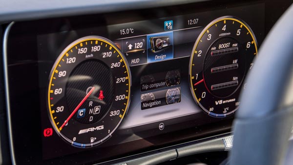 போதையில் கார் ஓட்டிய 12 வயது சிறுமி... உள்ளே இருந்து இறங்கிய நபர்களால் அதிர்ச்சியில் உறைந்த போலீசார்