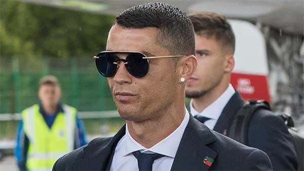 132 கோடியில் உலகின் காஸ்ட்லி காரை வாங்கியது உங்களுக்கு தெரிந்தவர்தான்.. காட்டு தீயாய் பரவும் செய்தி