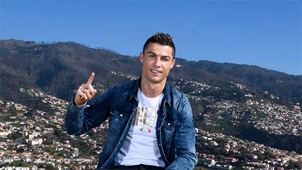 132 கோடியில் உலகின் காஸ்ட்லி காரை வாங்கியது உங்களுக்கு தெரிந்தவர்தான்.. காட்டு தீயாய் பரவும் செய்தி