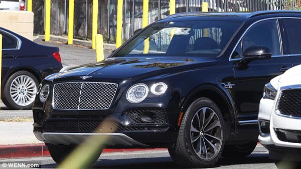 சொகுசு காரில் விதிமீறியதால் பிரபல விளையாட்டு வீரருக்கு நேர்ந்த கதி இதுதான்... பாரபட்சமின்றி அதிரடி