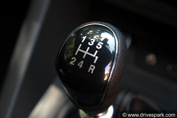 போதையில் கார் ஓட்டிய 12 வயது சிறுமி... உள்ளே இருந்து இறங்கிய நபர்களால் அதிர்ச்சியில் உறைந்த போலீசார்