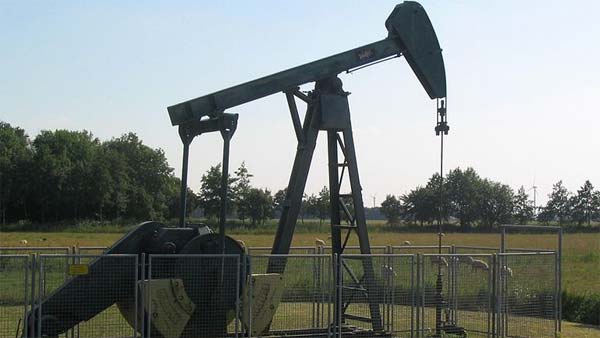 பெட்ரோல் பங்க்குகளில் நடக்கும் மெகா மோசடி அம்பலம்... வாகன ஓட்டிகளை ஏமாற்ற கையாளும் தந்திரம் இதுதான்