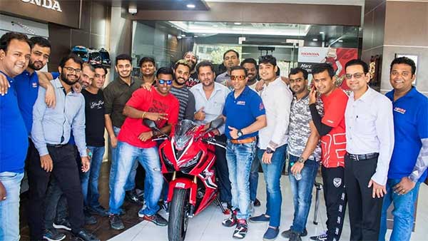 இந்த ஹோண்டா பைக் தமிழகத்தில் 2 ஷோரூம்களில் மட்டுமே கிடைக்கும்... அப்படி என்ன சிறப்பு தெரியுமா?