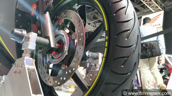 குறைவான விலையில் தலைவலி கொடுக்கும் போட்டியாளர்கள்... ஹோண்டா சிபிஆர்250ஆர் விற்பனை கடும் சரிவு