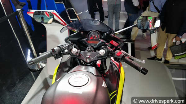 குறைவான விலையில் தலைவலி கொடுக்கும் போட்டியாளர்கள்... ஹோண்டா சிபிஆர்250ஆர் விற்பனை கடும் சரிவு