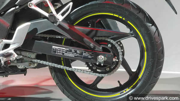 குறைவான விலையில் தலைவலி கொடுக்கும் போட்டியாளர்கள்... ஹோண்டா சிபிஆர்250ஆர் விற்பனை கடும் சரிவு