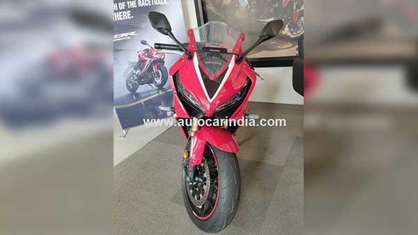 பெரும் எதிர்பார்ப்புகளுக்கு பின் ஷோரூமை வந்தடைந்த ஹோண்டாவின் சக்தி வாய்ந்த பைக்!