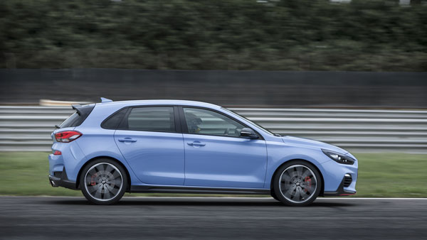 அரசியலை மிஞ்சிய மாபெரும் கூட்டணி: 3 நிறுவனங்களின் ஒன்றிணைப்பால் நடுங்கி நிற்கும் போட்டி நிறுவனங்கள்!