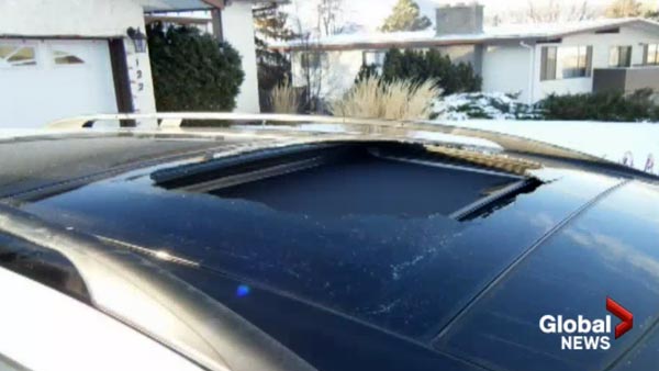 துப்பாக்கி குண்டு துளைத்ததைப் போன்ற சப்தத்துடன் வெடித்து சிதறிய காரின் சன் ரூஃப்: வீடியோ...! துப்பாக்கி குண்டு துளைத்ததைப் போன்ற சப்தத்துடன் வெடித்து சிதறிய காரின் சன் ரூஃப்: வீடியோ...!