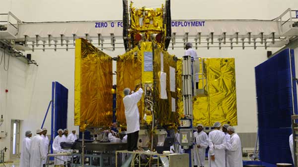 இந்தியாவின் பாதுகாப்புக்காக 'ஆகாய கண்' செயற்கைகோளை அனுப்பும் இஸ்ரோ!