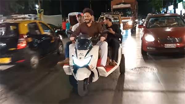 விதியை மீறி ஸ்கூட்டரை மாடிஃபிகேஷன் செய்த எம்எல்ஏ... வைரல் வீடியோ...!