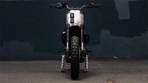 யமஹா பைக்கின் உதிரிபாகங்களால் தாறு மாறாக உருமாறிய கேடிஎம் அட்வென்சர் பைக்... புகைப்படங்கள் உள்ளே..!