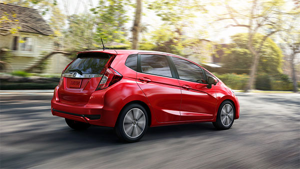 பேஸ்புக் சிஇஓ மார்க் இந்த சாதாரண கார்களைதான் பயன்படுத்துகிறார்... நம்புவது கொஞ்சம் கடினம்தான்...