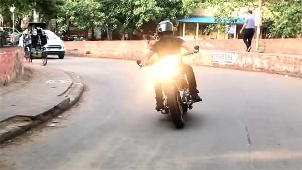 சத்தியமா நம்புங்க இது ராயல் என்பீல்டு கிளாசிக் 350 பைக் தான்... இத இப்படி மாத்த எவ்ளோ செலவாச்சு தெரியுமா...?