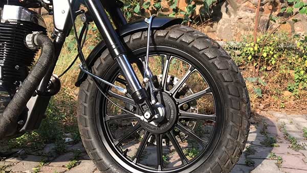 சத்தியமா நம்புங்க இது ராயல் என்பீல்டு கிளாசிக் 350 பைக் தான்... இத இப்படி மாத்த எவ்ளோ செலவாச்சு தெரியுமா...?