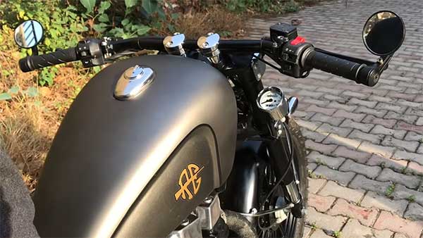 சத்தியமா நம்புங்க இது ராயல் என்பீல்டு கிளாசிக் 350 பைக் தான்... இத இப்படி மாத்த எவ்ளோ செலவாச்சு தெரியுமா...?