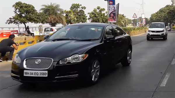 இஸட்+ பாதுகாப்பை ஒதுக்கி விட்டு இவருடன் தனியாக சென்ற முகேஷ் அம்பானி மகன்... காரணம் இதுதான்...