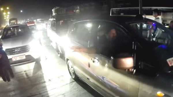 அட இம்புட்டு நல்லவரா நம்ப முகேஷ் அம்பானி: உயிருக்கு போராடிய இளைஞரை காப்பாற்றும் வீடியோ!