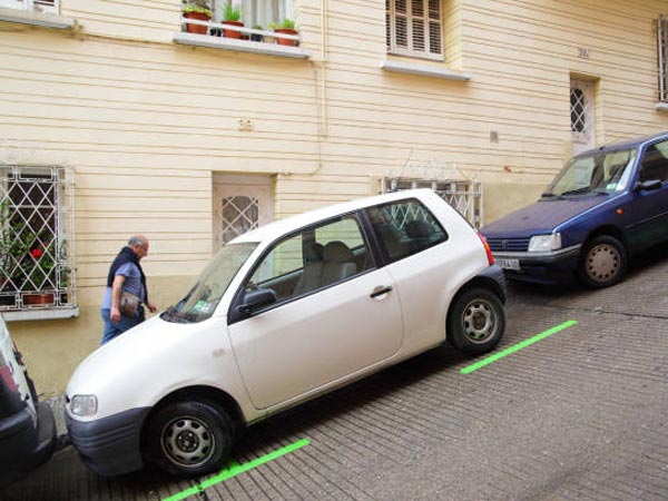 புது வித ஆசிட் தாக்குதலால் பெரும் பரபரப்பு.. கார் உரிமையாளர்களின் கடும் அதிர்ச்சிக்கு காரணம் இதுதான்