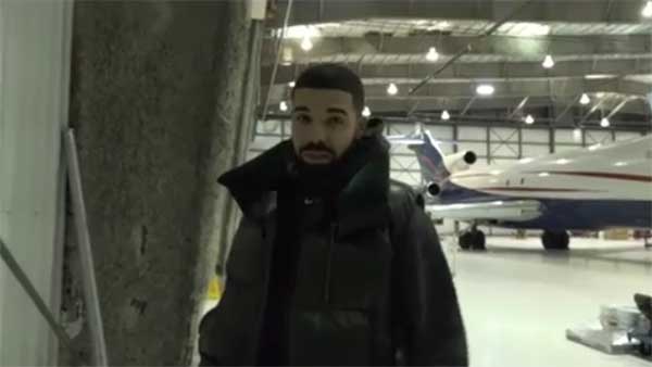 சொந்த பயன்பாட்டிற்காக ரூ. 1,300 கோடி மதிப்புள்ள போயிங் விமானத்தை வங்கிய நடிகர்: அதிர்ச்சியில் திரையுலகம்!